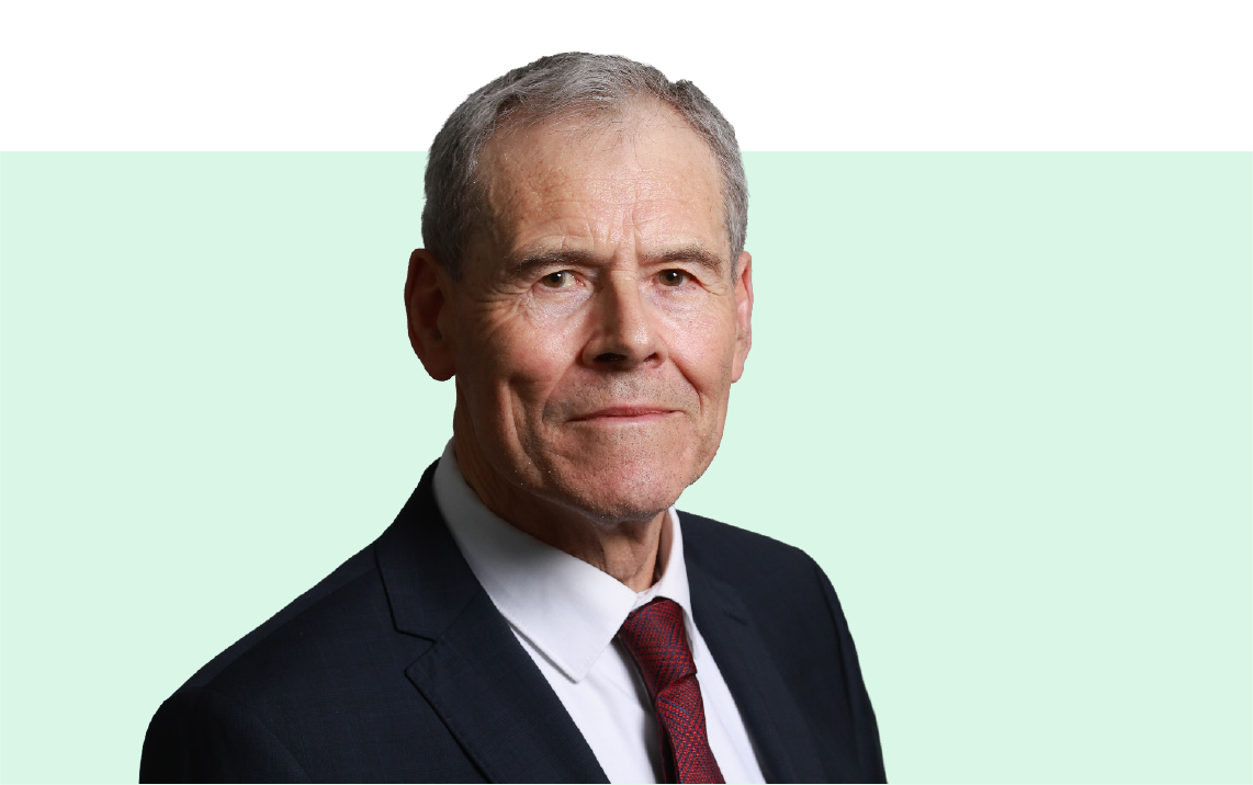 Jerry Grant, Comhalta Coiste