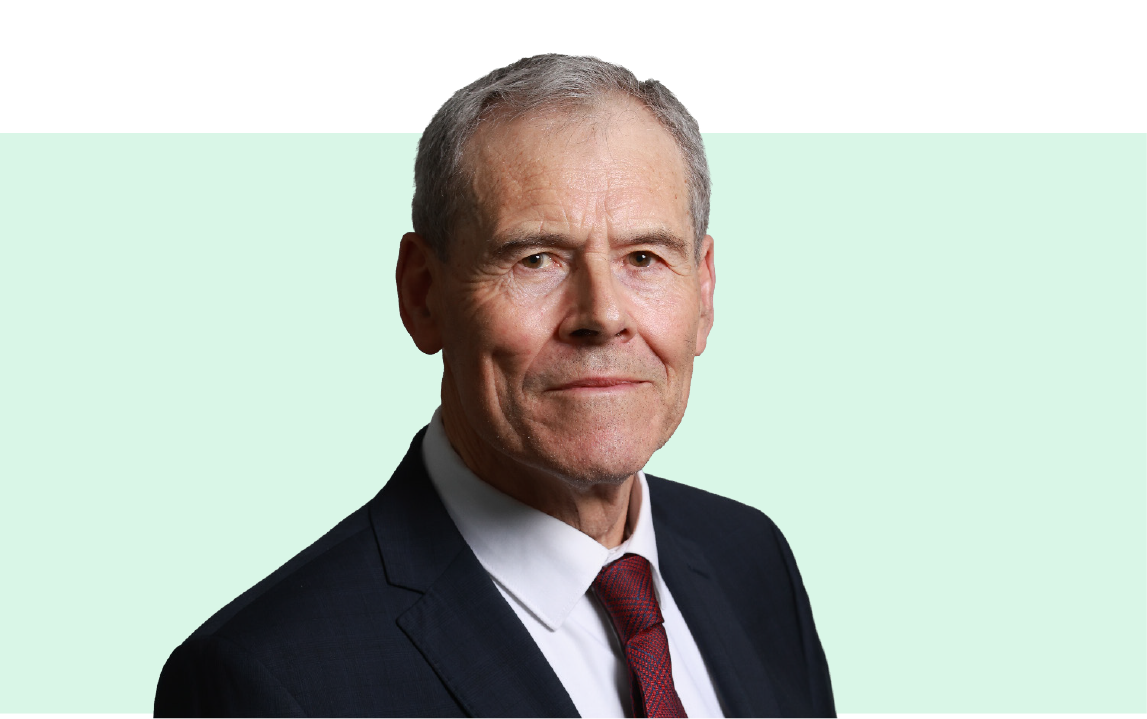 Jerry Grant, Comhalta Coiste